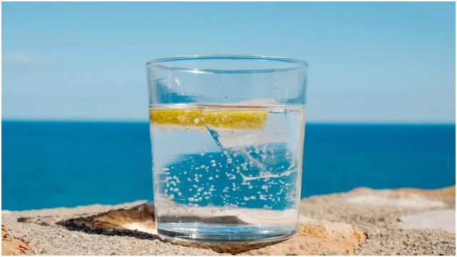 Can Sparkling Water Help with Hydration and Weight Loss?